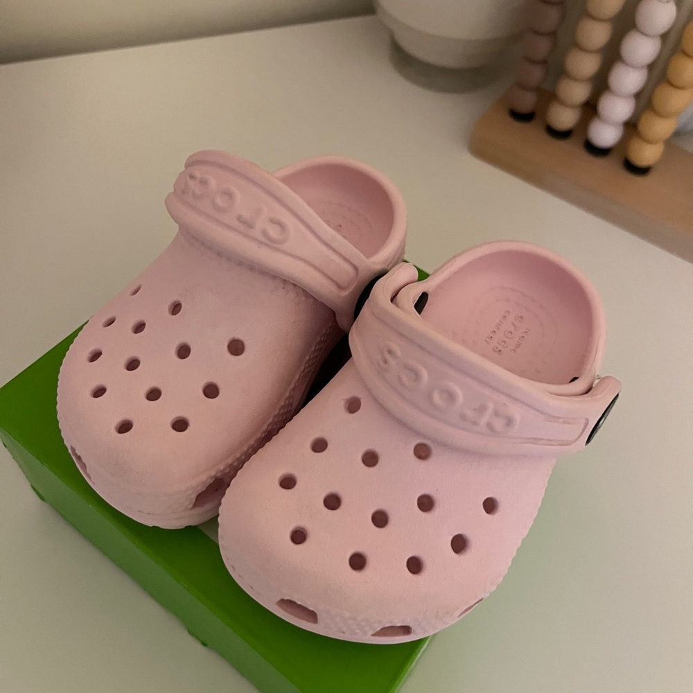 Crocs size c4